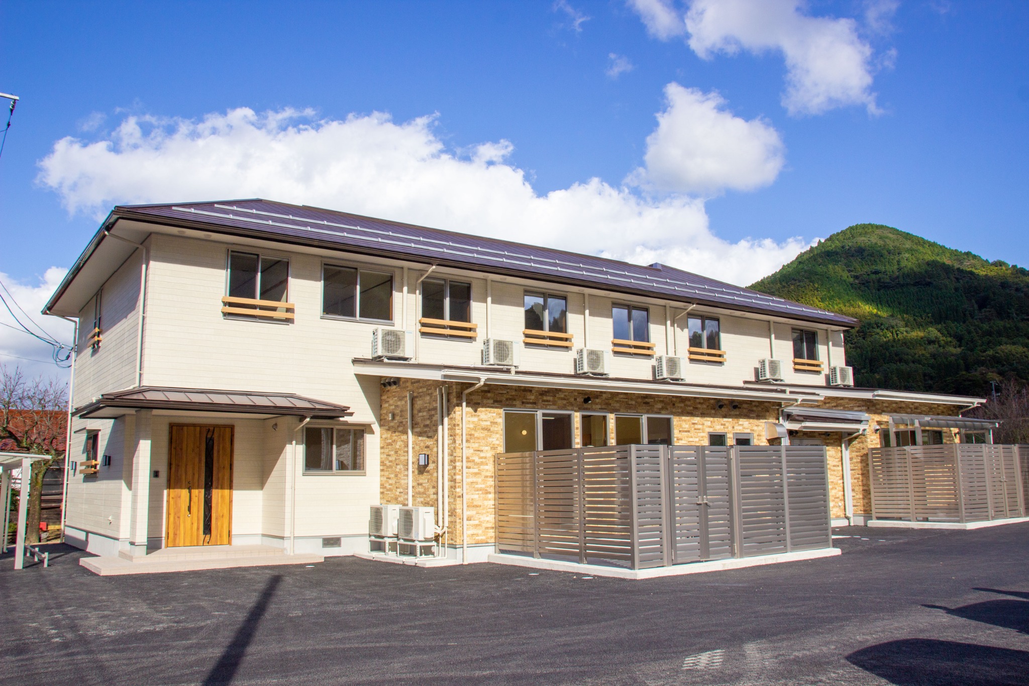 ADDress つわの寮の趣のある外観